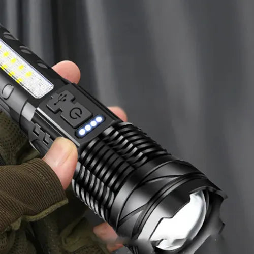 Linterna Táctica Titanium™.